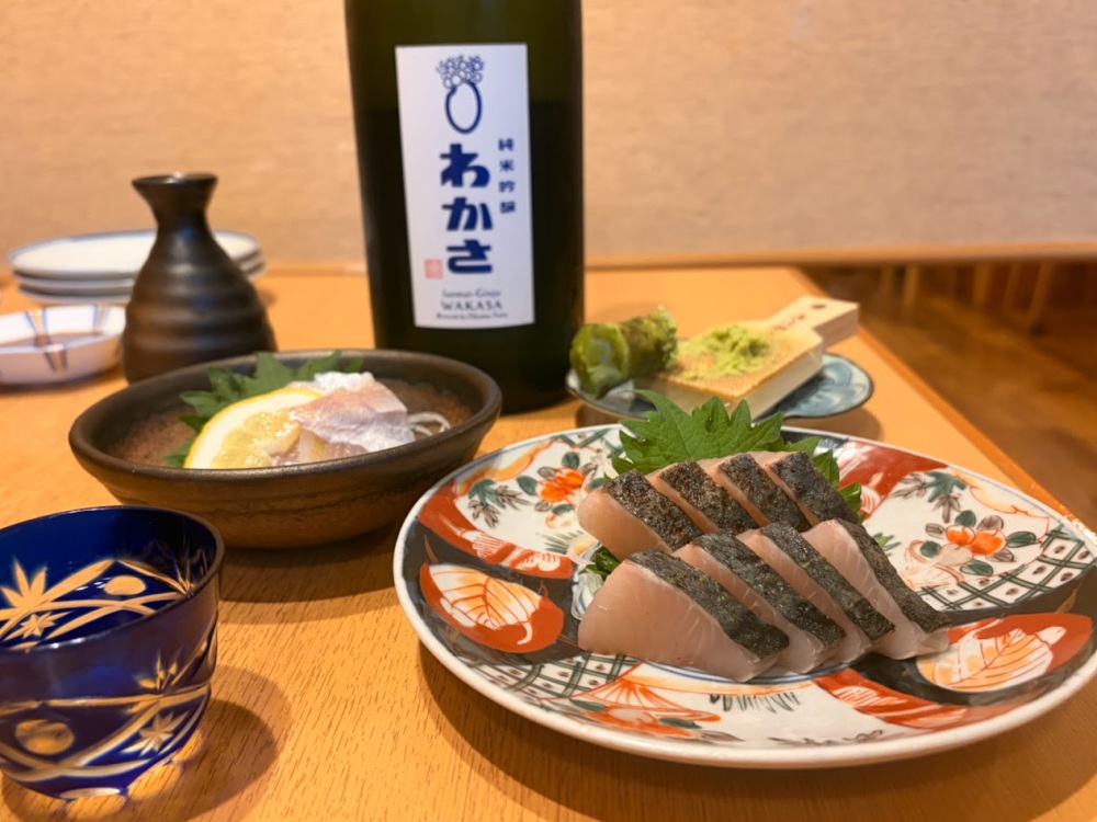(左)小鯛のささ漬け　(右)サワラあぶり