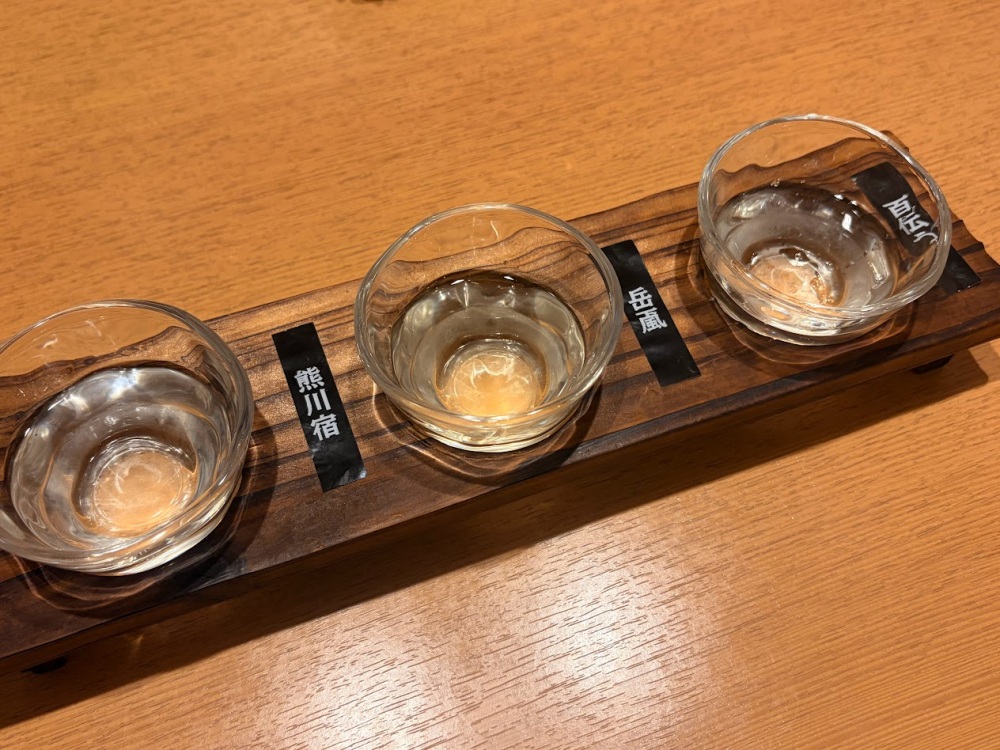 日本酒きき酒セット。今回は小浜酒造の3種飲み比べをチョイス