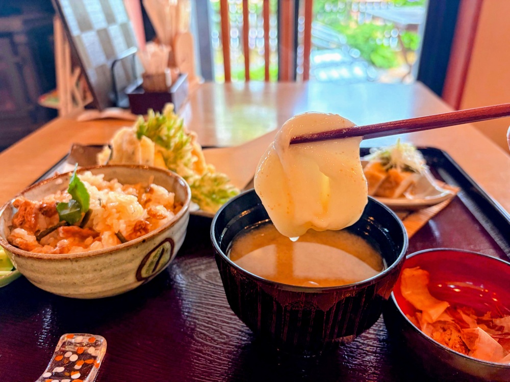 朝つきの驚くほど柔らかいお餅が味わえます
