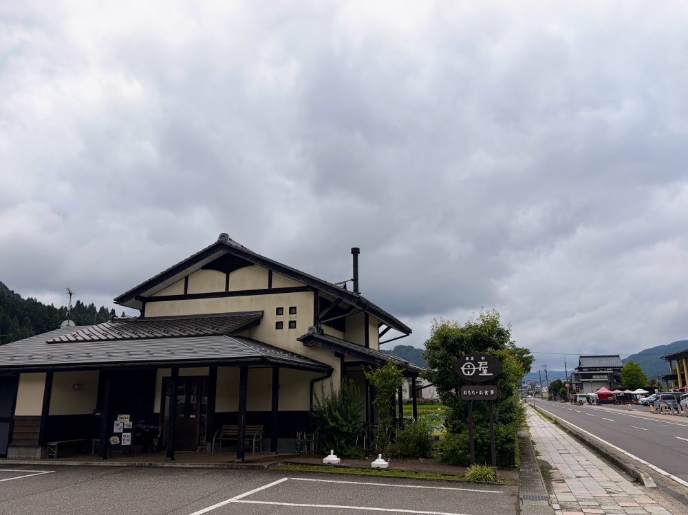 お店は池田の中心部にあります