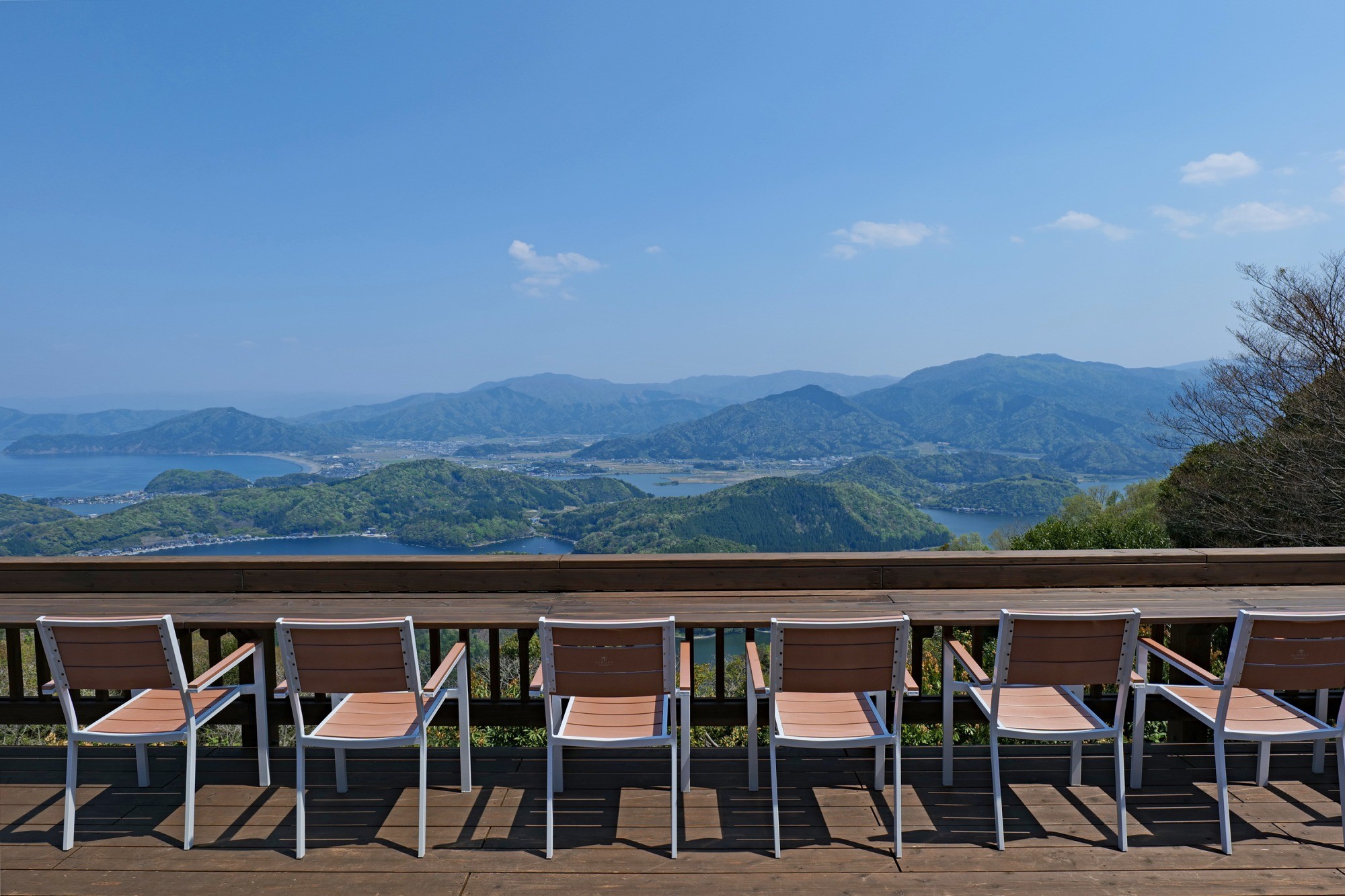 嶺南の人気観光地に新たに誕生した「絶景が見れる展望レストラン&カフェ」に潜入捜査!