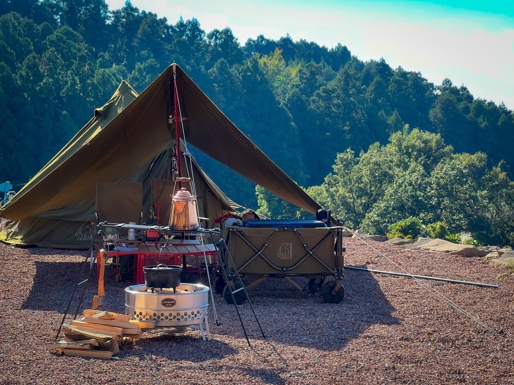 焚火が楽しすぎる！大人気の「ガラガラ山キャンプ場」に薪使い放題の新エリア「キコリア」登場！　