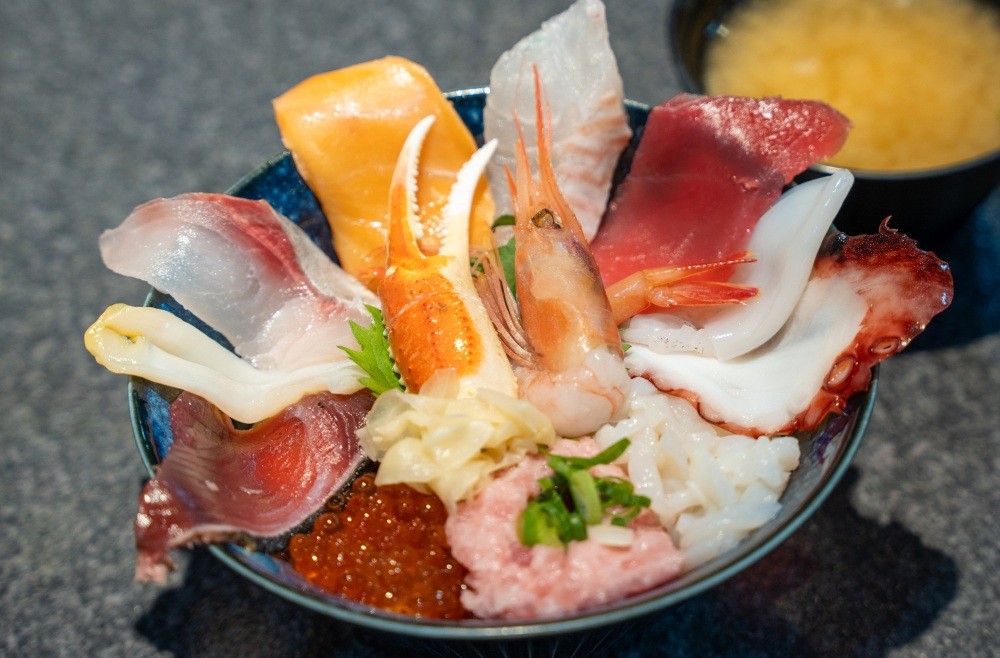 【越前がに・鯖寿司】敦賀でオススメの「日本海さかな街」【お土産コーナーもあり】