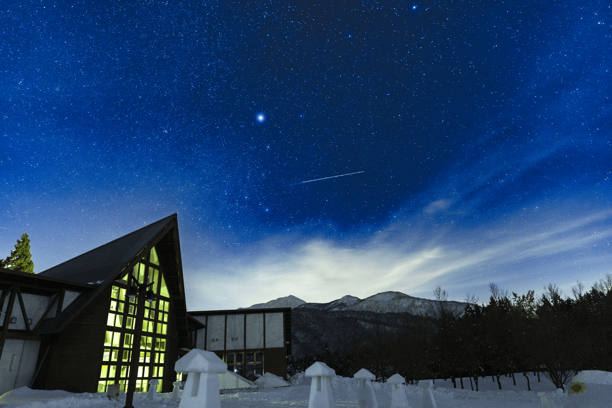 星に触れ合うカフェ「ほしのいと」と、夏の影の聖地巡礼　【 福井・大野〈スターランドさかだに〉で星空を楽しむ旅を】