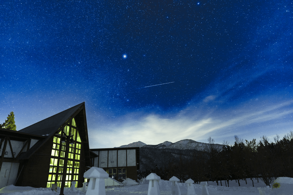 星に触れ合うカフェ「ほしのいと」と、夏の影の聖地巡礼 【 福井・大野〈スターランドさかだに〉で星空を楽しむ旅を】