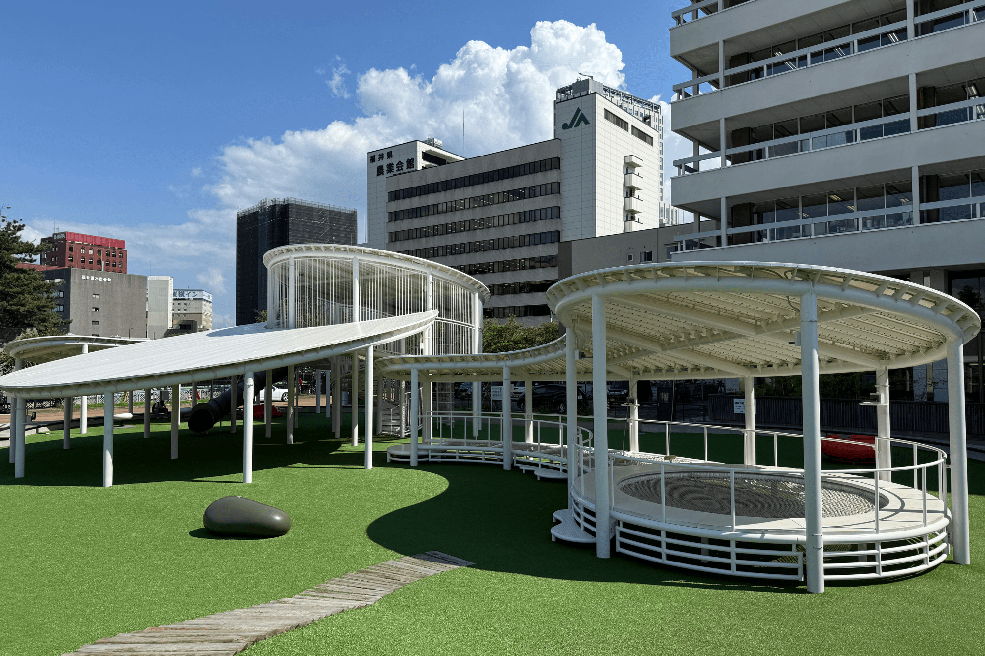 【子連れ福井旅】地元ママの推しルート！「中央公園＆市役所食堂」でのんびり満足コース