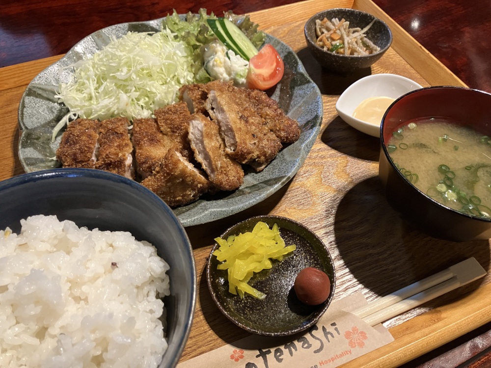【おうちごはん千と泊】お母さんの温もりに包まれるゲストハウス | 河野北前船主通り