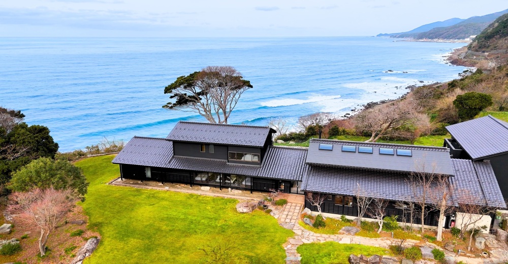 YouTuberカズさん・えりさん夫妻が本気でつくった一棟貸し宿「ワクテラス」