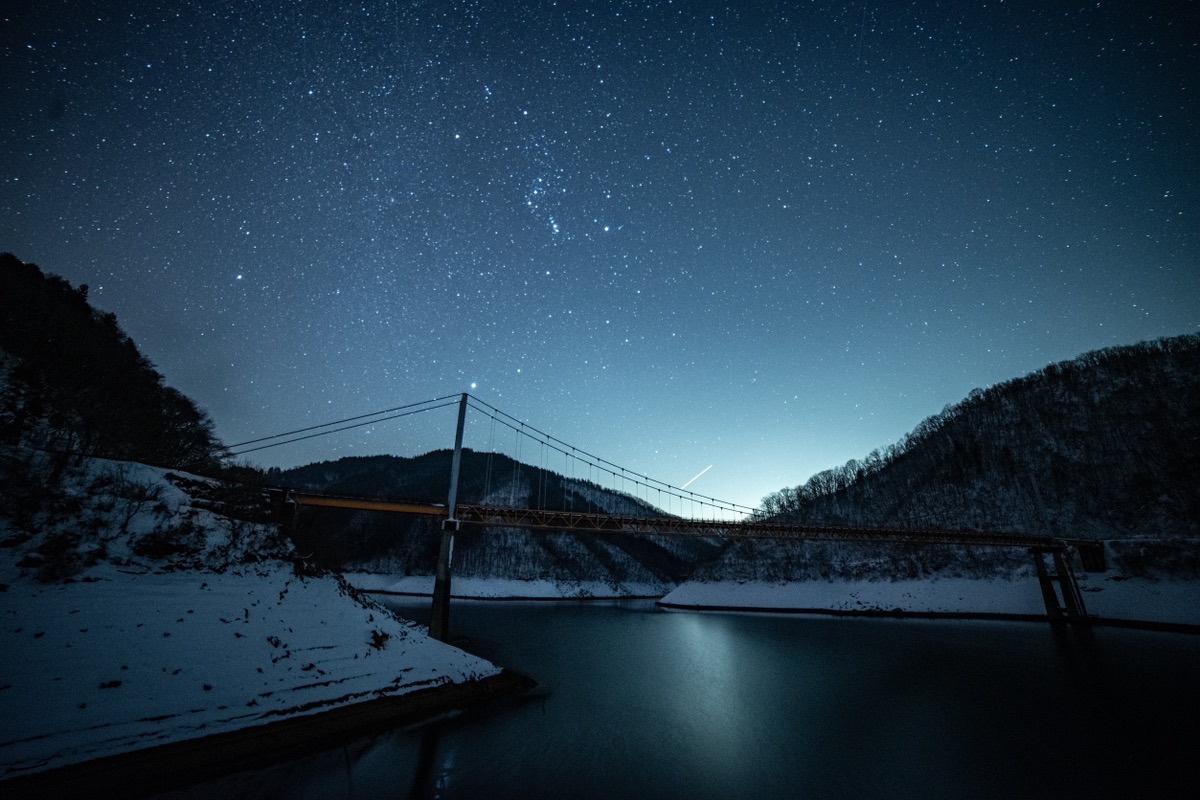 スマホで撮れる、鏡のような星空。福井・九頭竜湖で体験する「星空リフレクション」と夜の絶景ツアー