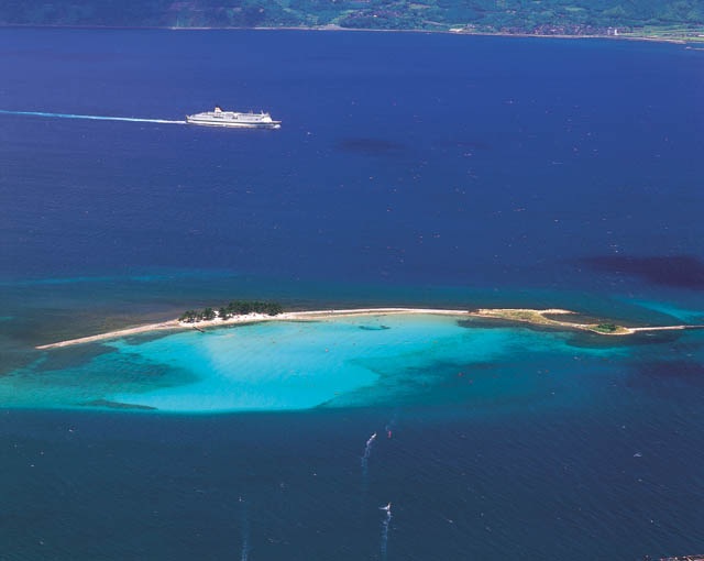 夏限定！敦賀湾に浮かぶ無人島「水島」と若狭湾カヤック体験の海ドライブ満喫プラン（1泊2日）