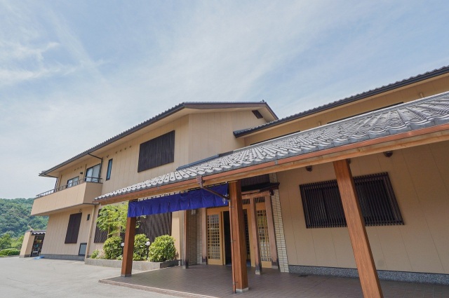 天然温泉 岡三屋 彩かさね