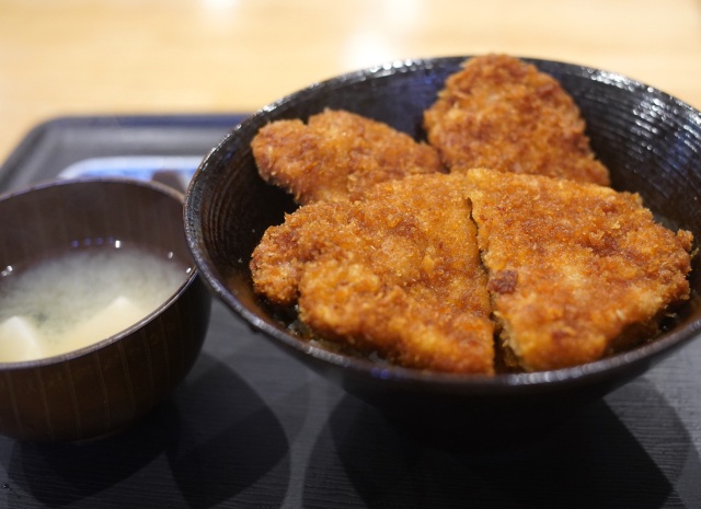 あなたの胃袋を、朝から満たします(定食　旬の酒菜　お漬物　食堂　徳兵衛 /福井市)
