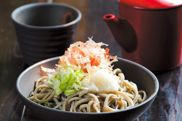 Nouilles de sarrasin au radis râpé d'Echizen