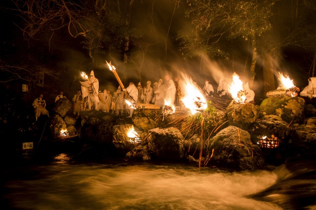 若狭に春を告げる神事「お水送り」と、国宝・明通寺