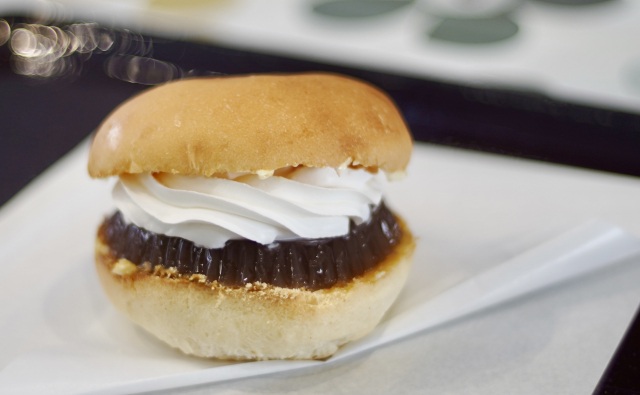 鯖江の B 級グルメ、安くてうまいをはしごするの巻・第二弾 謎の水ようかんバーガーの巻（道の駅　西山公園/鯖江市）