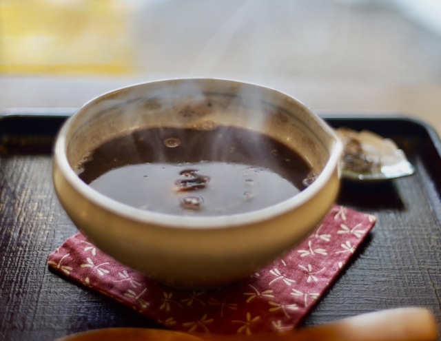 伸びる、伸びる。池田町産餅の根性に魅了されたの巻（おもちの母屋/池田町）