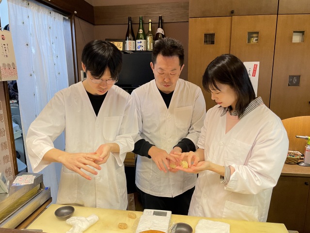 9 h : Apprentissage local : atelier de préparation de sushis
