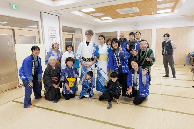 13 h 30 : Initiation à l'art de l'habillage du kimono et à la danse Anuma