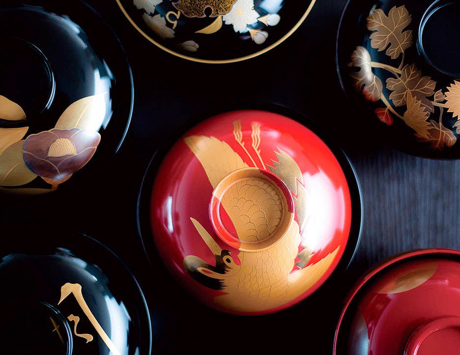 越前漆器越前漆器擁有 1,500 年左右的歷史，木工、漆工和裝飾工匠齊心協力，製造出的越前漆器以亮麗色澤和匠心外觀著稱