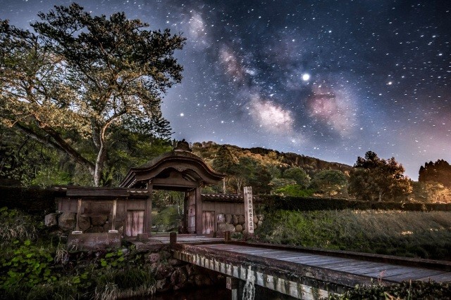 一乗谷朝倉氏遺跡・唐門・星空