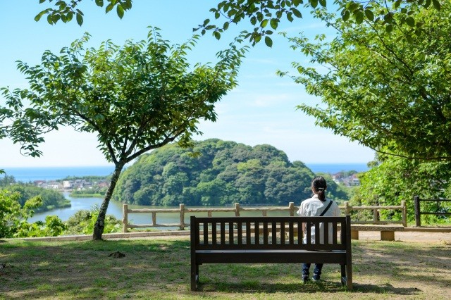 日本海に浮かぶ「鹿島の森」