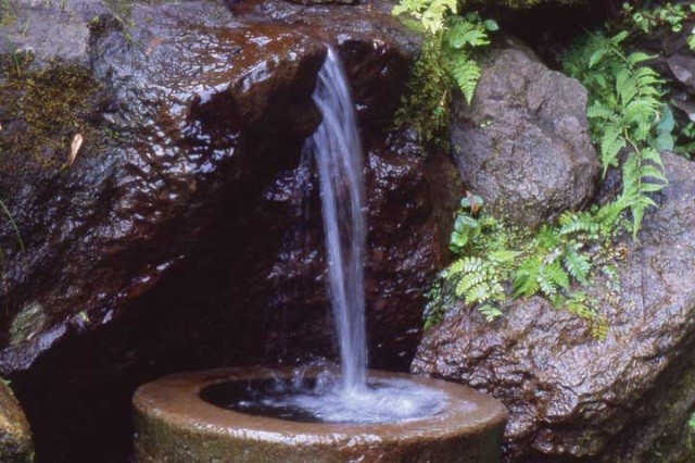 解雷ヶ清水