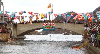 Underwater Tug-of-War in Hiruga