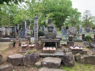 戶德寺　真高·十郎左衛門之墓