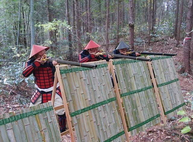 【火縄銃（エアガン）射撃体験付き】森に潜む城・神宮寺城 戦国ガイドツアー