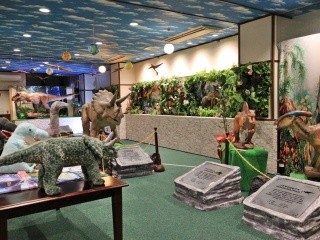 Shikisai-no-Yado Hanatsubaki (Hôtel Dinosaure)