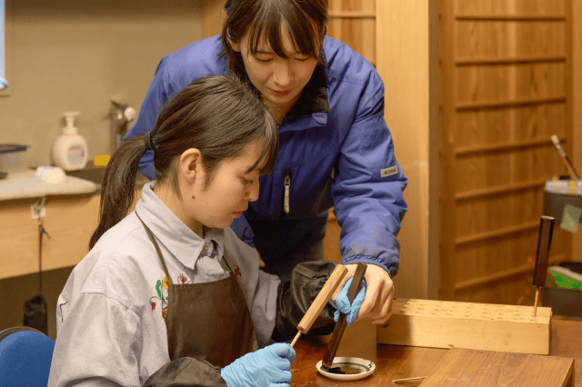 包丁の柄を自分色にカスタマイズ＆職人と行く工房巡り