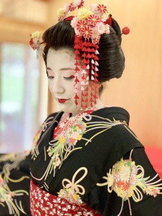 Plan de transformation en maiko et geisha éblouissantes