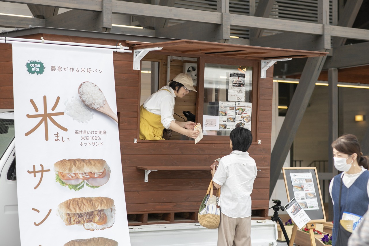土日中心にキッチンカーも出店