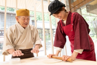 そば打ち体験（手打ちそば処　てらぐち）