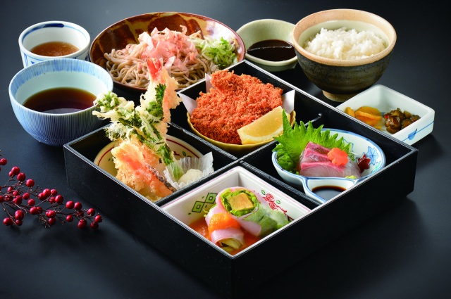 めん房つるつる明治店