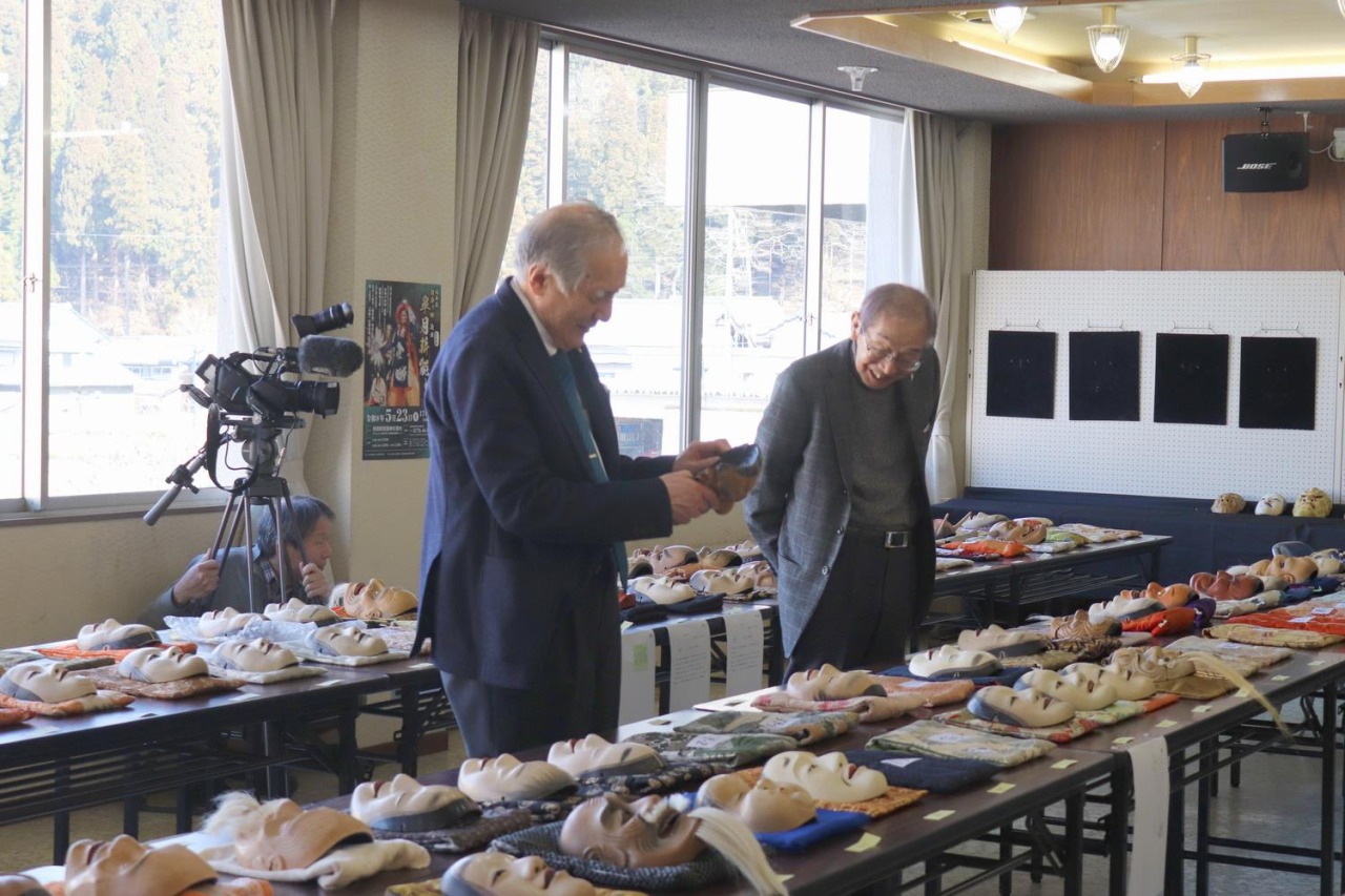 能楽師の金剛永謹さん（人間国宝）と茂山七五三さん（人間国宝）も審査員として参加